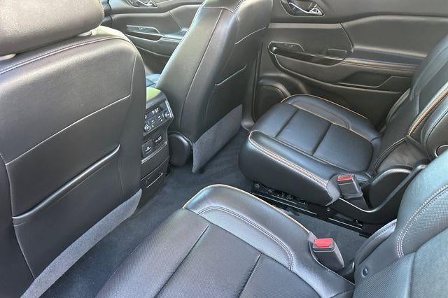2023 GMC Acadia AWD AT4