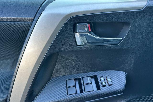 2014 Toyota RAV4 AWD 4dr XLE (Natl)