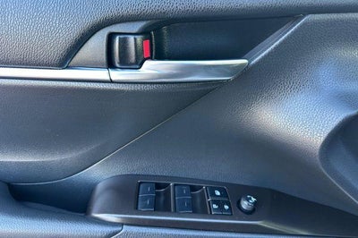 2024 Toyota Camry SE Auto (SE)
