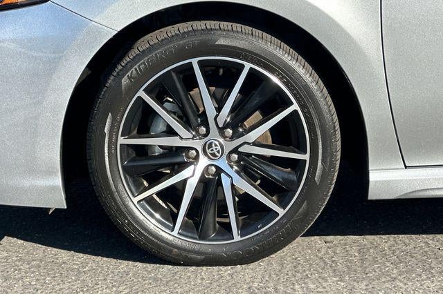 2024 Toyota Camry SE Auto (SE)