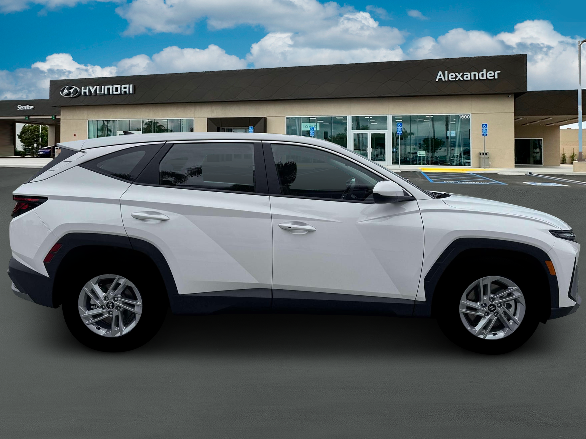 2026 Hyundai TUCSON SE FWD