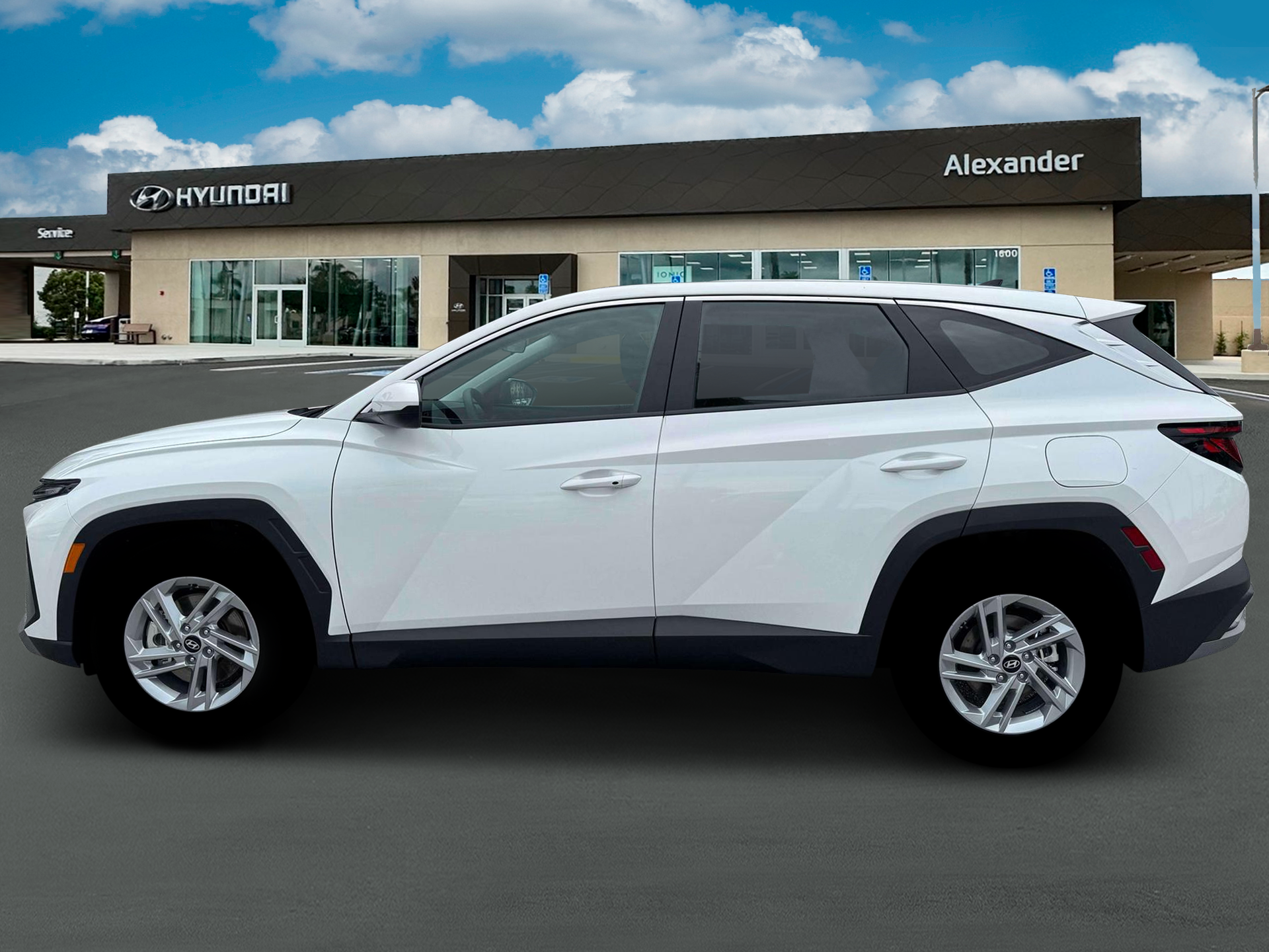 2026 Hyundai TUCSON SE FWD