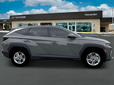 2026 Hyundai TUCSON SE FWD