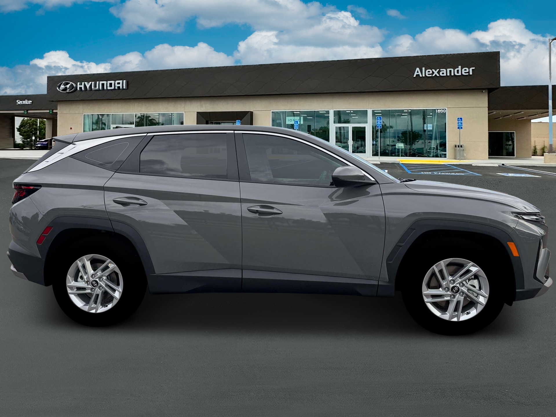 2026 Hyundai TUCSON SE FWD