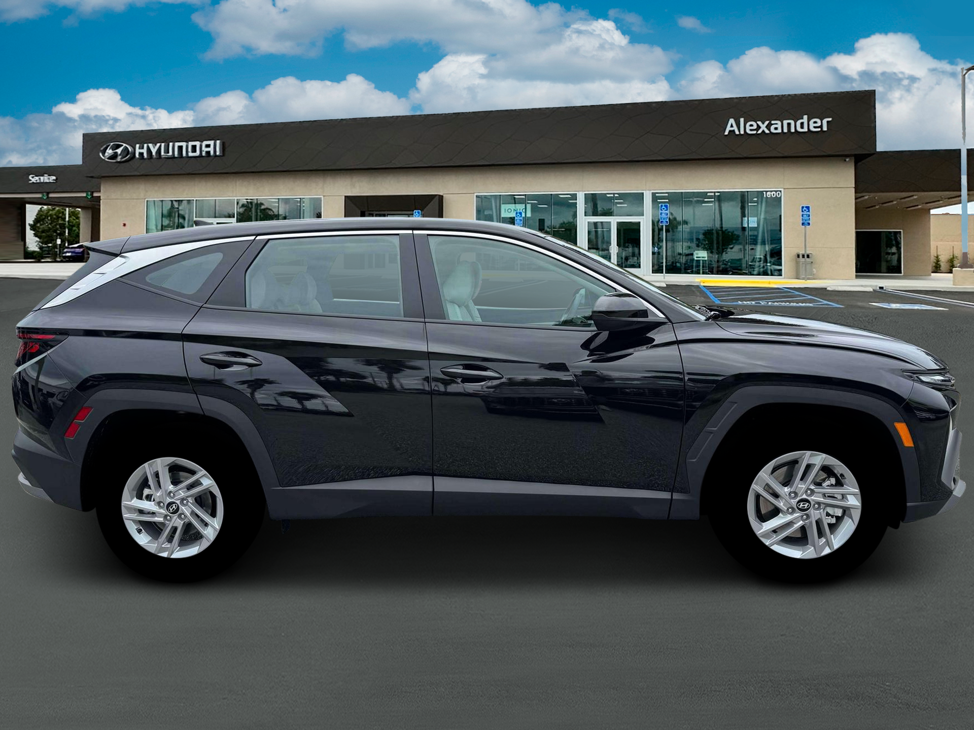 2026 Hyundai TUCSON SE FWD