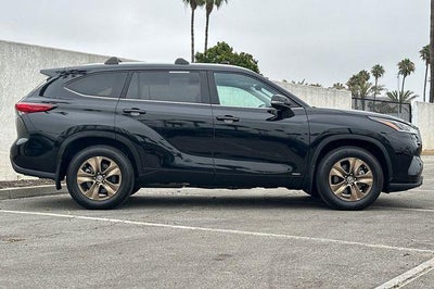 2023 Toyota Highlander Hybrid Bronze Edition AWD (Natl)