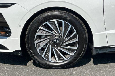 2025 Hyundai SONATA HYBRID Limited FWD