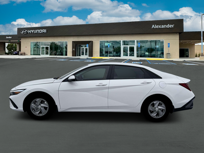2026 Hyundai ELANTRA SE