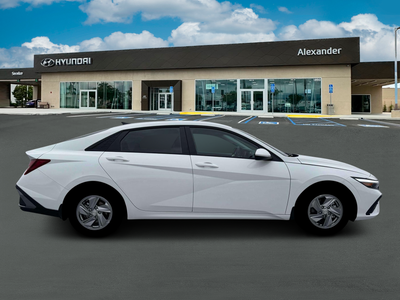 2026 Hyundai ELANTRA SE