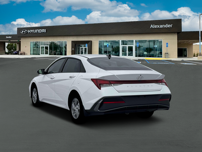 2026 Hyundai ELANTRA SE