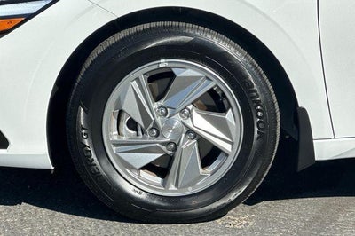 2026 Hyundai ELANTRA SE Sedan