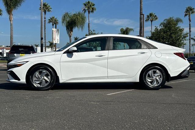 2026 Hyundai ELANTRA SE Sedan