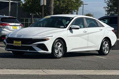 2026 Hyundai ELANTRA SE Sedan