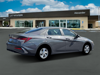 2026 Hyundai ELANTRA SE