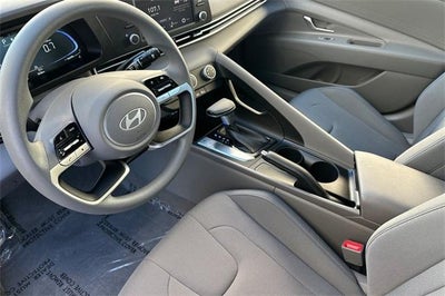 2025 Hyundai ELANTRA SE IVT