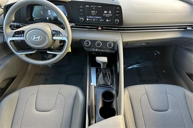 2025 Hyundai ELANTRA SE IVT