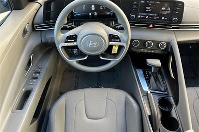 2025 Hyundai ELANTRA SE IVT