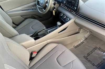 2025 Hyundai ELANTRA SE IVT