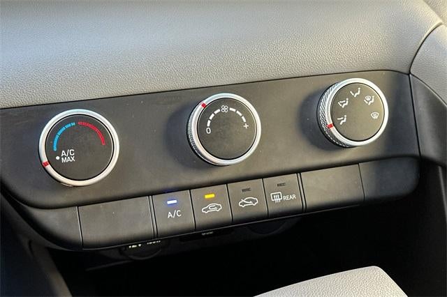 2025 Hyundai ELANTRA SE IVT