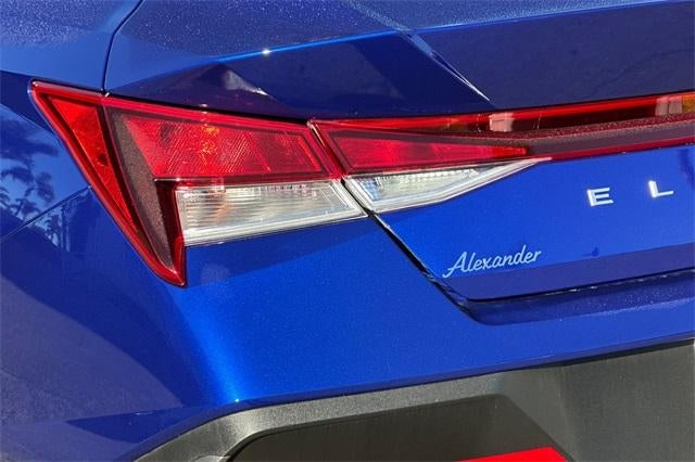 2025 Hyundai ELANTRA SE IVT