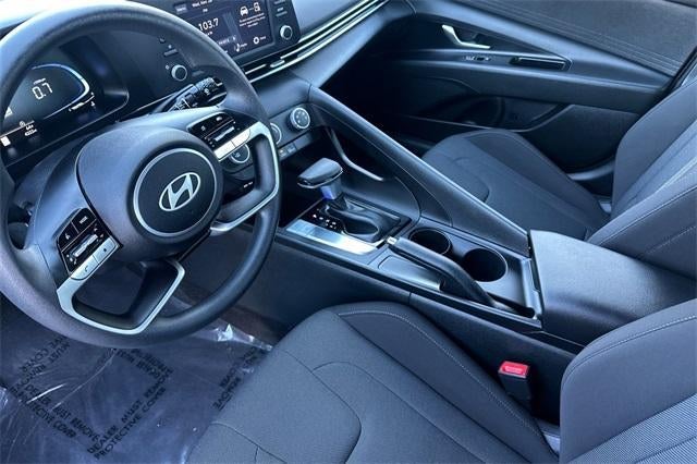 2025 Hyundai ELANTRA SE IVT