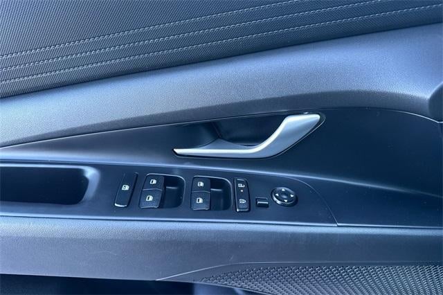 2025 Hyundai ELANTRA SE IVT