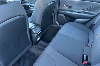 2025 Hyundai ELANTRA SE IVT