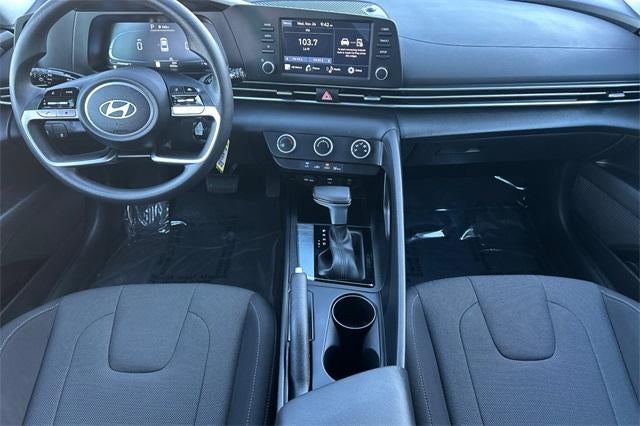 2025 Hyundai ELANTRA SE IVT