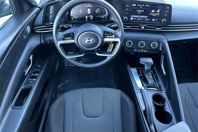 2025 Hyundai ELANTRA SE IVT