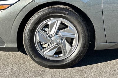 2025 Hyundai ELANTRA SE IVT