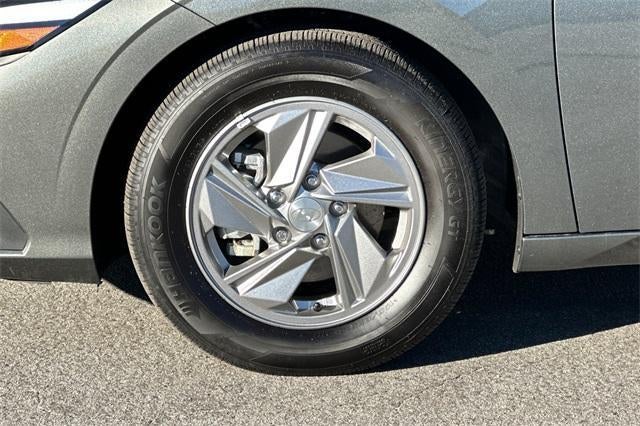 2025 Hyundai ELANTRA SE IVT