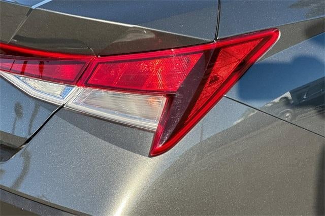 2025 Hyundai ELANTRA SE IVT