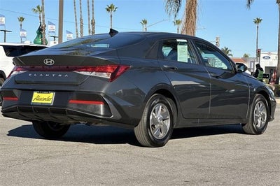 2025 Hyundai ELANTRA SE IVT
