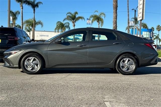 2025 Hyundai ELANTRA SE IVT