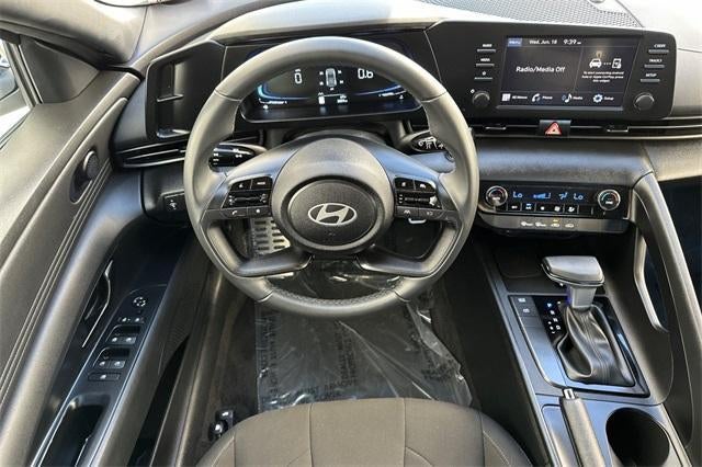 2025 Hyundai ELANTRA SEL Sport IVT
