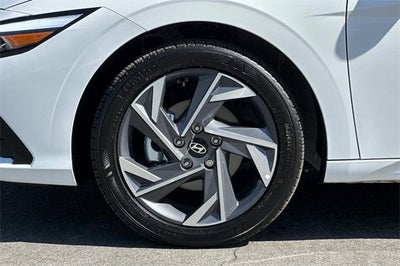 2025 Hyundai ELANTRA SEL Sport IVT
