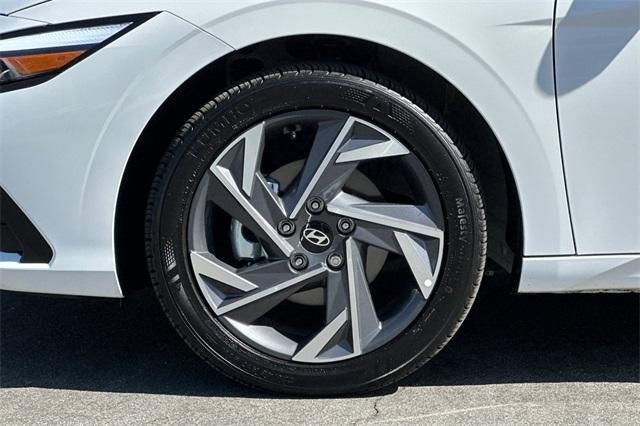 2025 Hyundai ELANTRA SEL Sport IVT