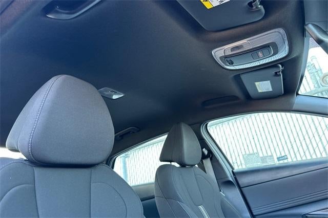 2025 Hyundai ELANTRA SEL Sport IVT