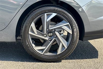 2025 Hyundai ELANTRA SEL Sport IVT