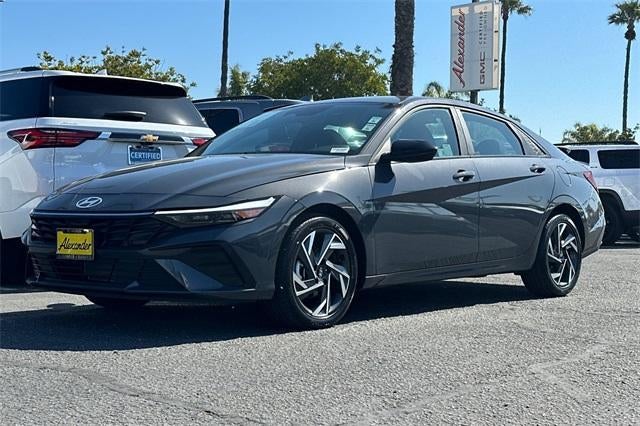 2025 Hyundai ELANTRA SEL Sport IVT