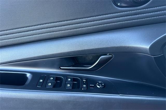 2025 Hyundai ELANTRA SEL Sport IVT