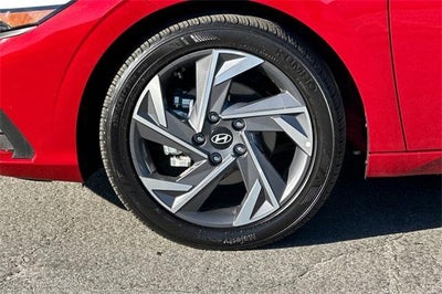 2025 Hyundai ELANTRA SEL Sport IVT