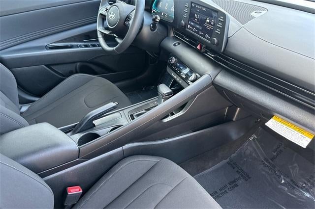 2025 Hyundai ELANTRA SEL Sport IVT