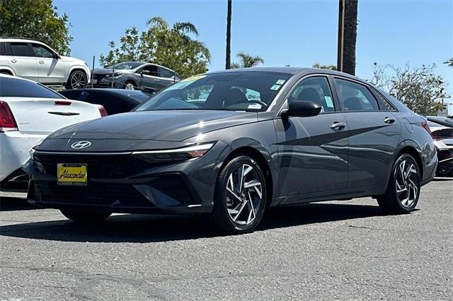 2025 Hyundai ELANTRA SEL Sport IVT