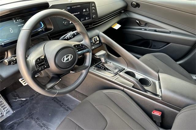 2025 Hyundai ELANTRA SEL Sport IVT