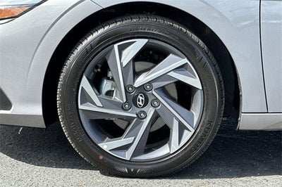 2025 Hyundai ELANTRA SEL Sport IVT