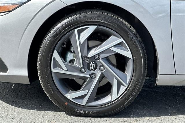 2025 Hyundai ELANTRA SEL Sport IVT