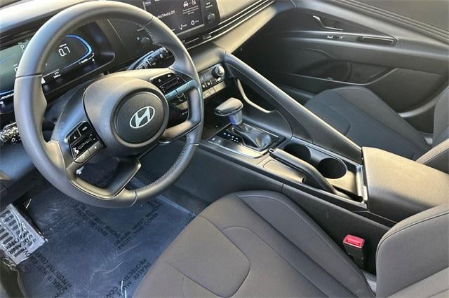 2025 Hyundai ELANTRA SEL Sport IVT
