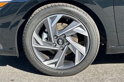 2025 Hyundai ELANTRA SEL Sport IVT