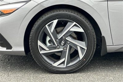 2025 Hyundai ELANTRA SEL Sport IVT